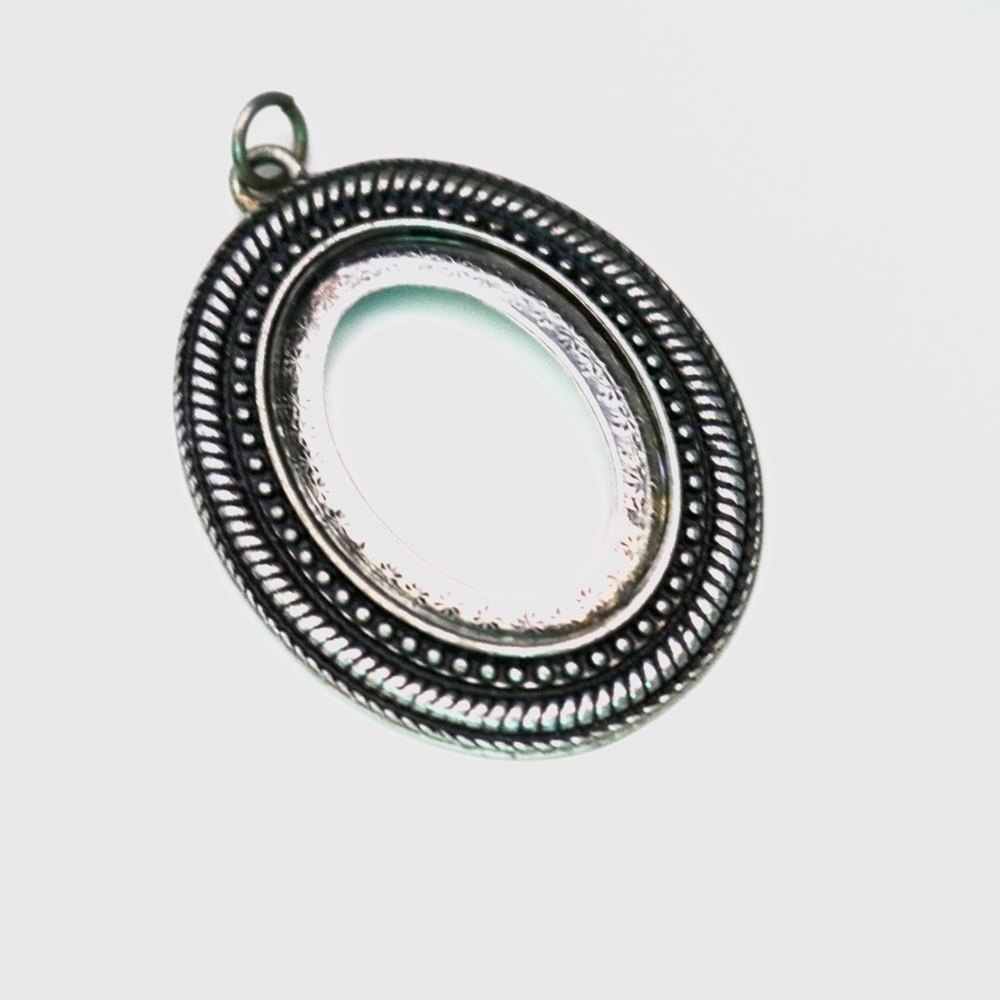 Customizable pendant for necklace